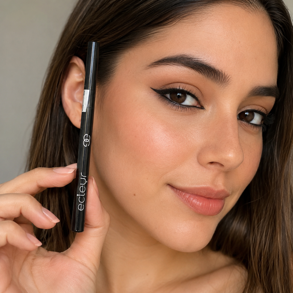 Delineador de Ojos Ecleyr Plumon Skinny Negro
