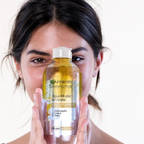 AGUA MICELAR BIFASICA-A PRUEBA DE AGUA - persona